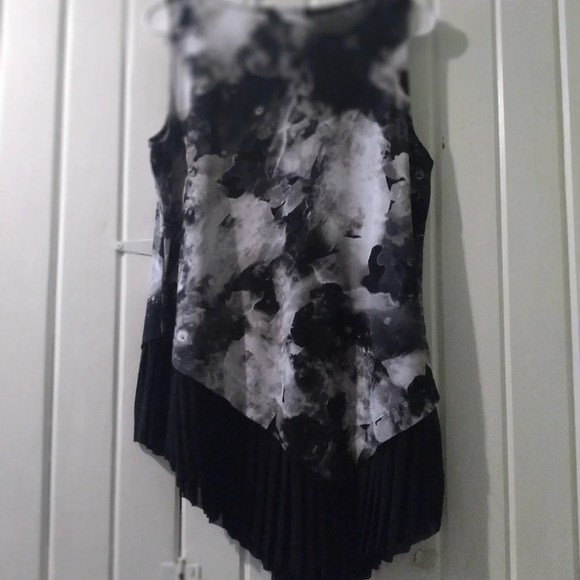 Simply Vera tank top-medium like new - Picture 2 of 6